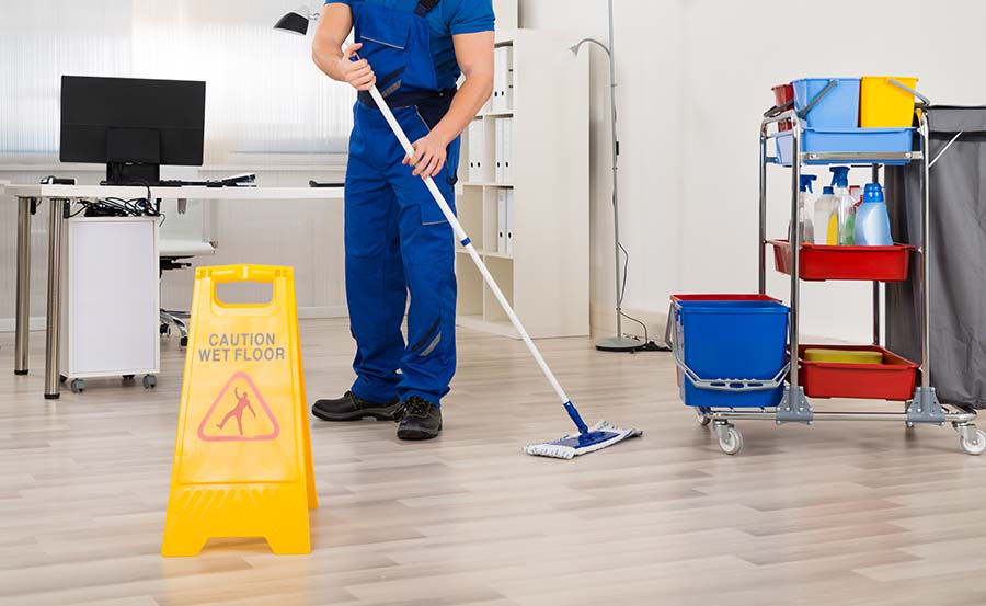 cleaner cleaning offices